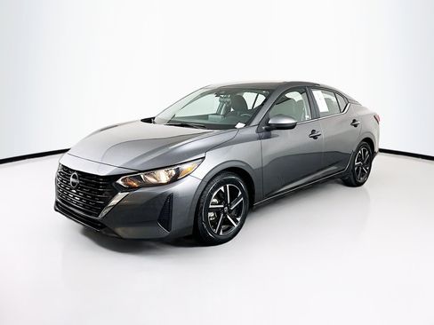 Used 2025 Nissan Sentra SV image 3