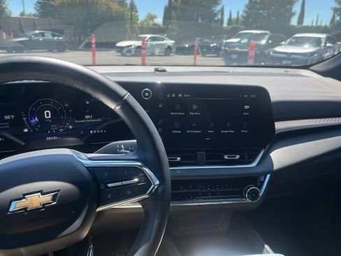 Used 2025 Chevrolet Equinox LT FWD image 5
