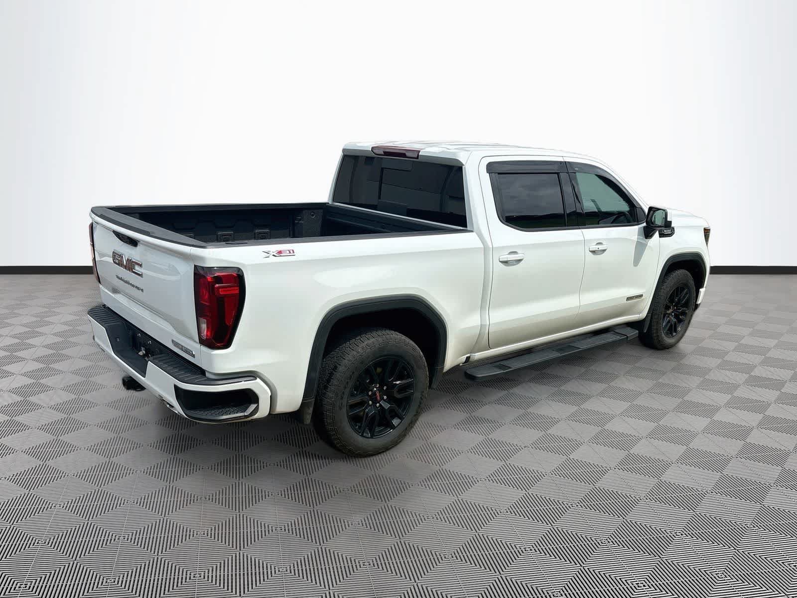 Used 2025 GMC Sierra 1500 Elevation w/ Preferred Package AWD/4WD image 5