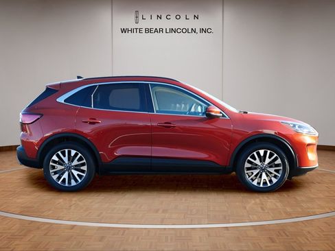 Used 2020 Ford Escape Titanium image 4