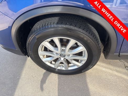 Used 2017 Nissan Rogue SV image 32