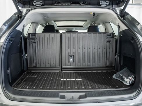 New 2026 Toyota Highlander Platinum image 10