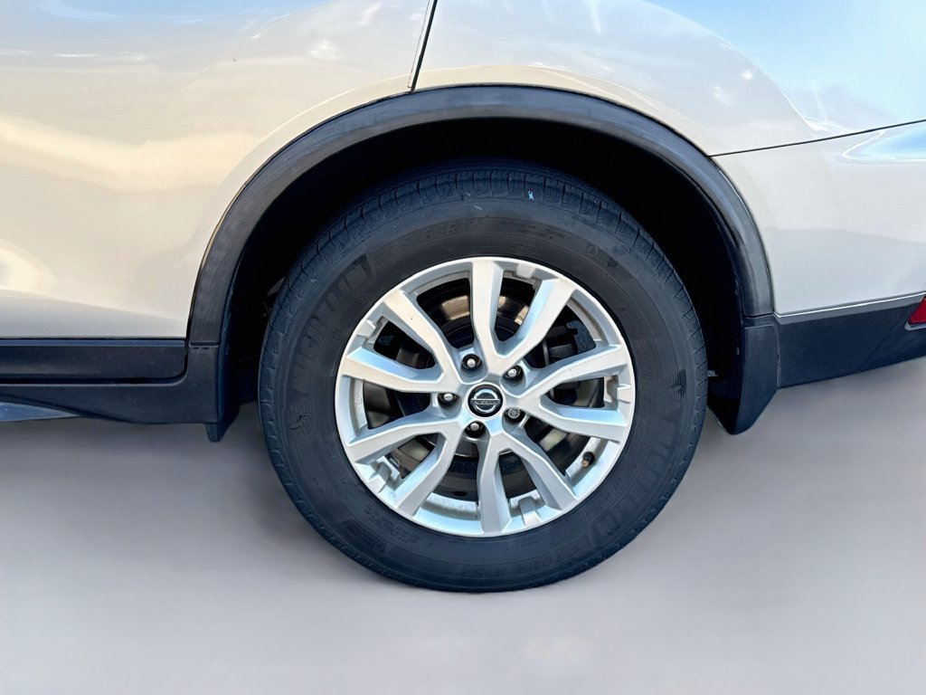 Used 2017 Nissan Rogue SV FWD image 40