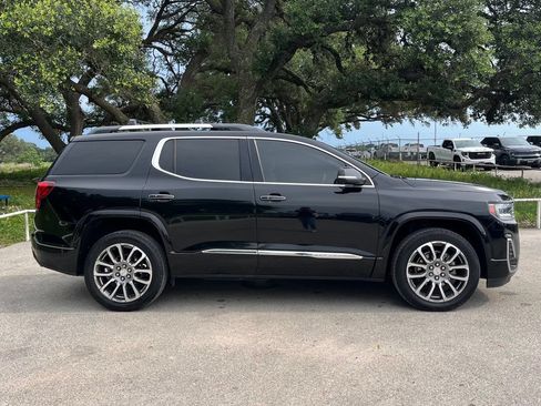 Used 2021 GMC Acadia Denali w/ Denali Technology Package FWD image 4