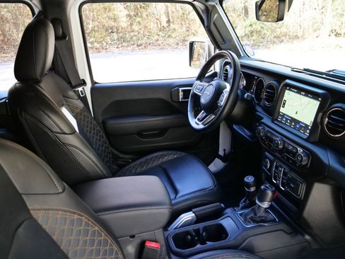 Used 2021 Jeep Wrangler Unlimited Sahara image 44