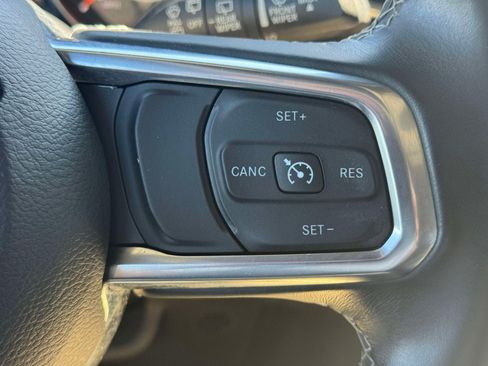 Used 2018 Jeep Wrangler Unlimited Sahara AWD/4WD image 20