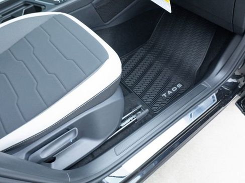 New 2026 Volkswagen Taos SE FWD image 45