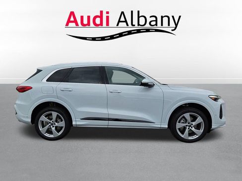 New 2025 Audi Q5 Premium Plus AWD/4WD image 3