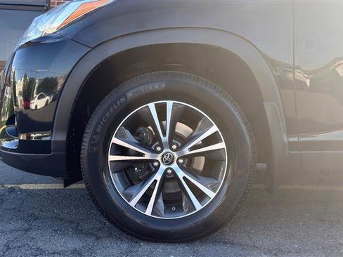 Used 2019 Toyota Highlander LE AWD/4WD image 5