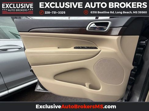 Used 2018 Jeep Grand Cherokee Laredo image 23