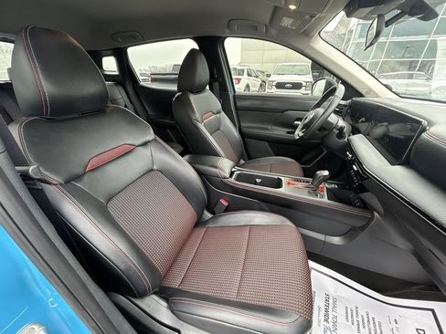 Used 2025 Nissan Kicks SR AWD/4WD image 29