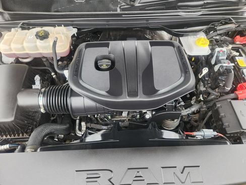 Used 2025 RAM 1500 Big Horn AWD/4WD image 30