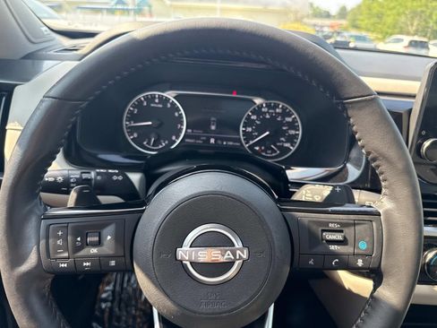 Used 2022 Nissan Pathfinder SL w/ SL Premium Package image 30