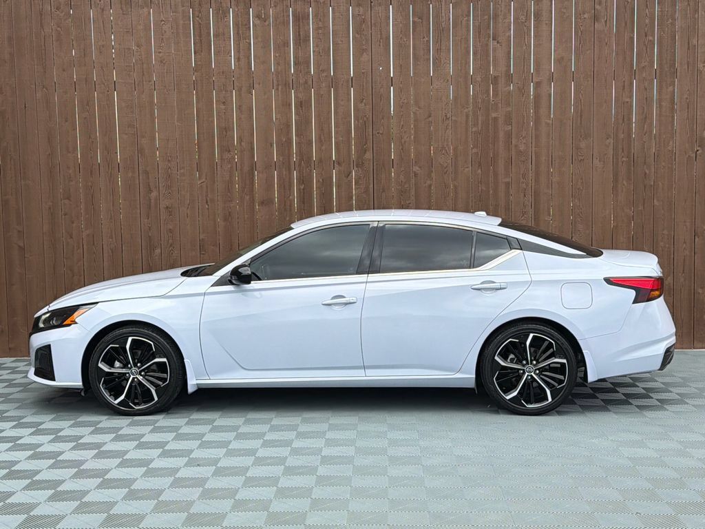 Used 2024 Nissan Altima 2.5 SR FWD image 13