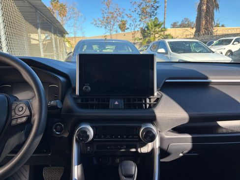 Used 2025 Toyota RAV4 XLE image 18