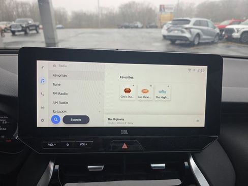 Used 2024 Toyota Venza Limited image 23