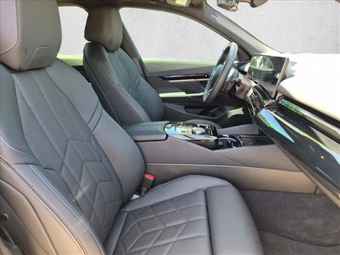 Used 2026 BMW 530i w/ M Sport Package RWD image 22