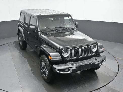 Used 2025 Jeep Wrangler Unlimited Sahara AWD/4WD image 32