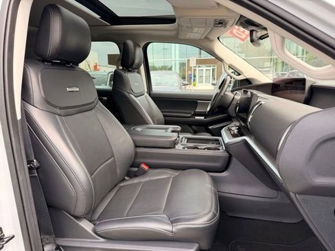 Used 2025 Ford Expedition Platinum AWD/4WD image 34
