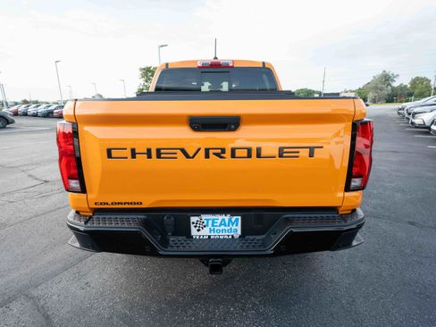 Used 2025 Chevrolet Colorado Z71 w/ Technology Package AWD/4WD image 5