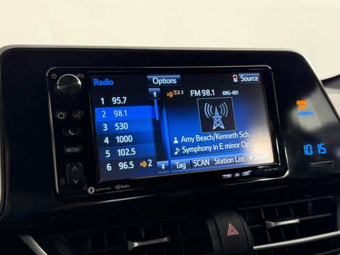 Used 2018 Toyota C-HR XLE FWD image 39