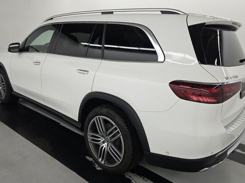 Used 2025 Mercedes-Benz GLS 450 4MATIC image 4