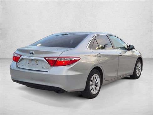 Used 2017 Toyota Camry LE FWD image 5