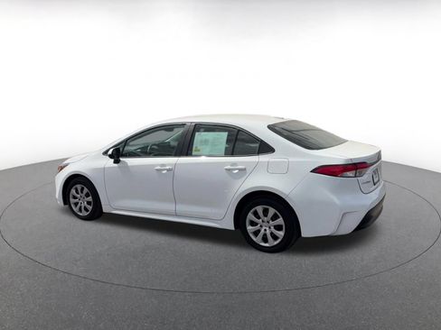 Used 2025 Toyota Corolla LE FWD image 9
