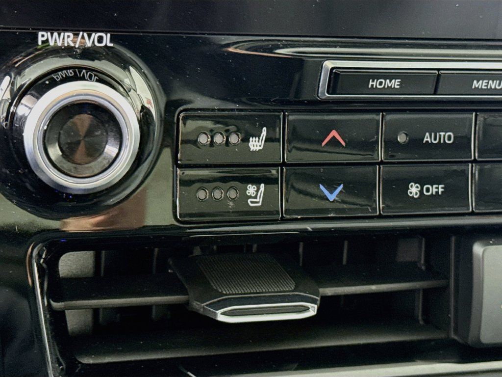 Certified 2020 Toyota Highlander Platinum AWD/4WD image 41