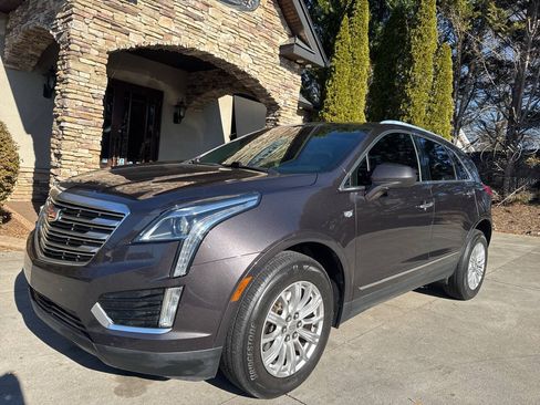 Used 2018 Cadillac XT5 AWD image 2