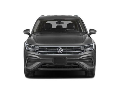 Used 2023 Volkswagen Tiguan SE w/ Panoramic Sunroof Package image 7