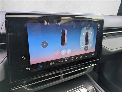 Used 2025 Lincoln Nautilus Premier w/ Equipment Group 102A image 12