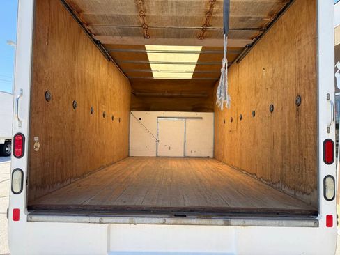 Used 2018 Chevrolet Express 4500 Extended w/ Driver Convenience Package RWD image 13