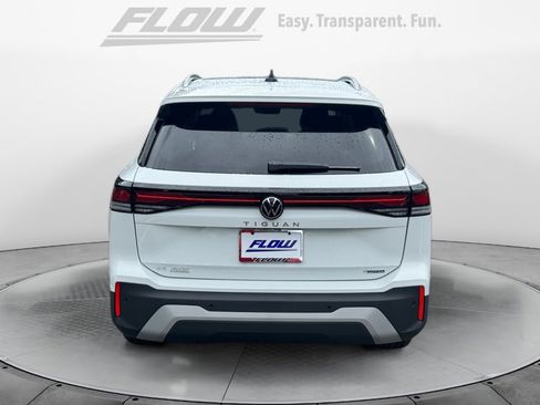 New 2026 Volkswagen Tiguan SE image 6
