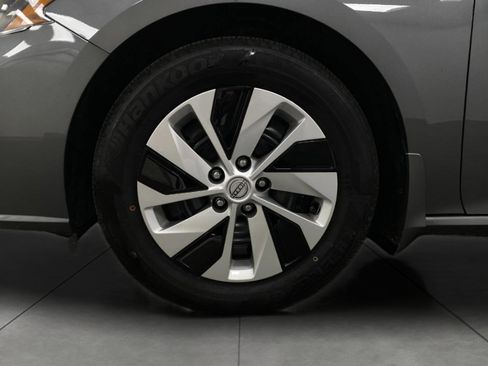 Used 2025 Nissan Altima 2.5 S image 11