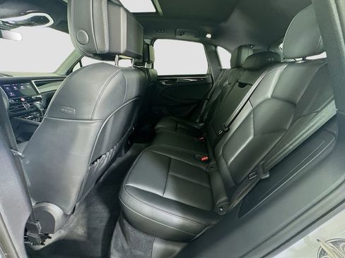 Certified 2025 Porsche Macan image 24