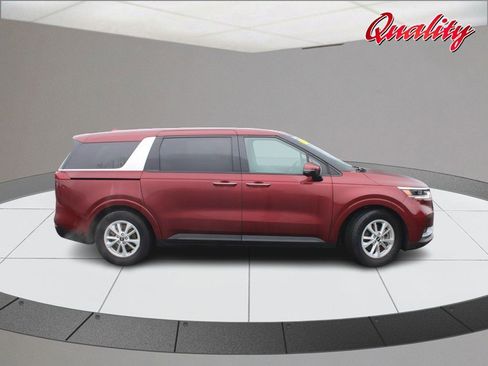 Used 2024 Kia Carnival LX image 2