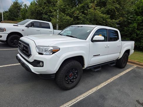 Used 2023 Toyota Tacoma SR5 w/ Technology Package RWD image 3