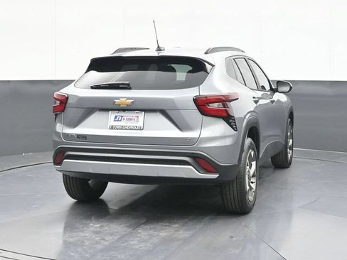 New 2026 Chevrolet Trax LT w/ Driver Confidence Package FWD image 9