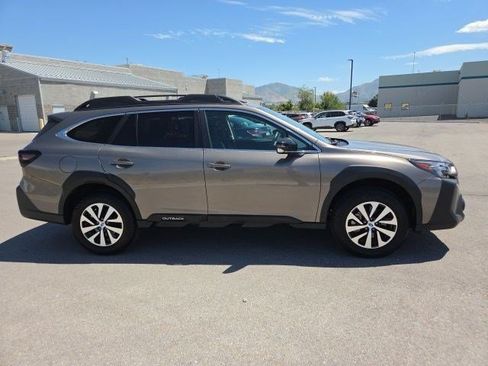 Used 2024 Subaru Outback Premium AWD/4WD image 2