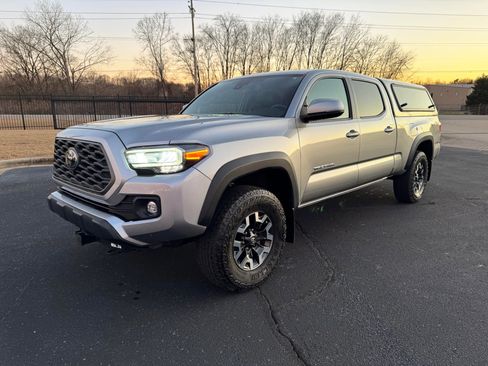 Used 2022 Toyota Tacoma image 2