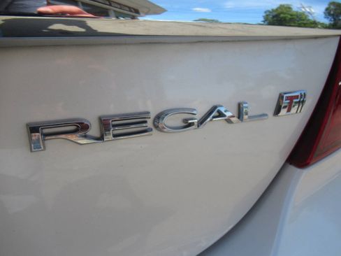 Used 2015 Buick Regal Premium w/ Experience Buick Package FWD image 6