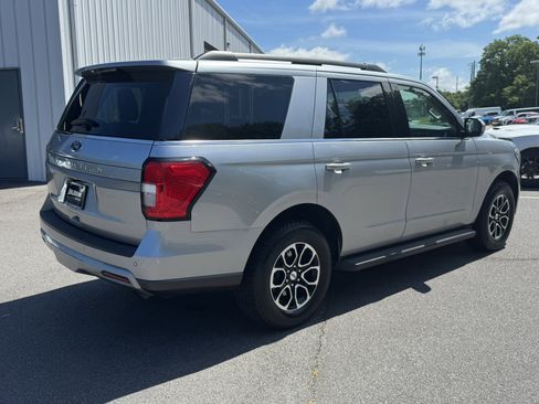 Used 2024 Ford Expedition XLT RWD image 5