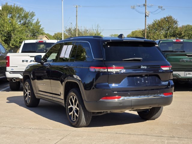 Used 2023 Jeep Grand Cherokee Limited AWD/4WD image 5
