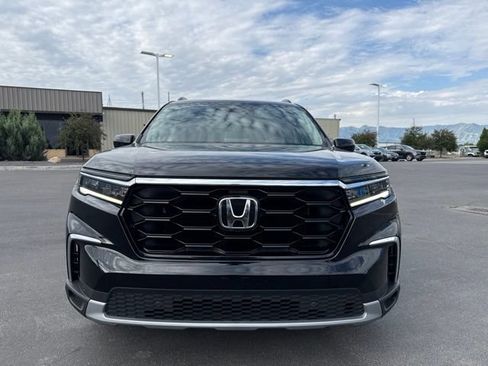Used 2024 Honda Pilot Touring image 2