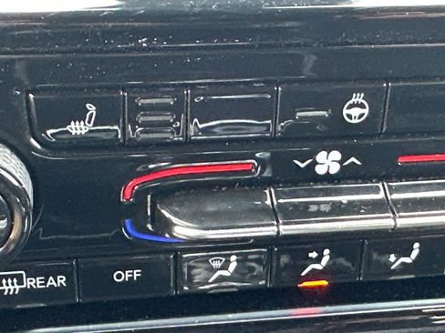 Used 2025 Jeep Grand Cherokee Altitude image 31