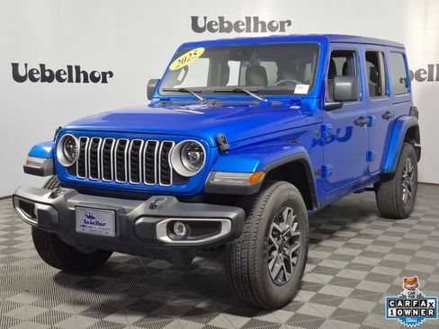Used 2025 Jeep Wrangler Unlimited Sahara AWD/4WD image 3