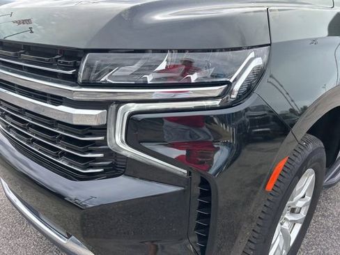 Used 2024 Chevrolet Suburban LT RWD image 9