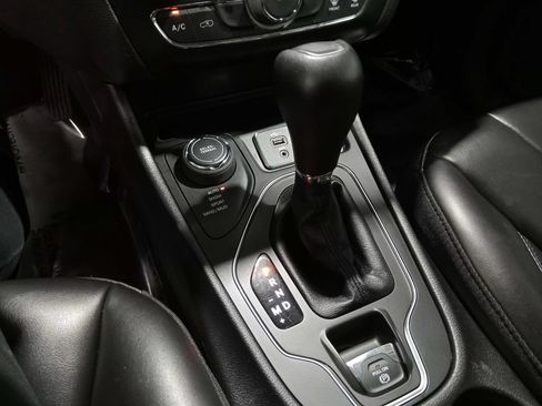 Used 2020 Jeep Cherokee Latitude Plus w/ Cold Weather Group AWD/4WD image 23