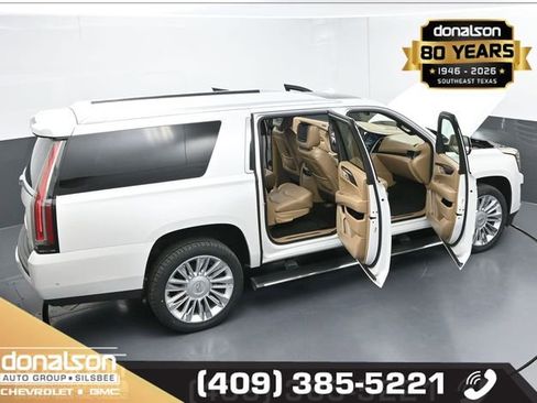 Used 2018 Cadillac Escalade ESV Platinum image 25
